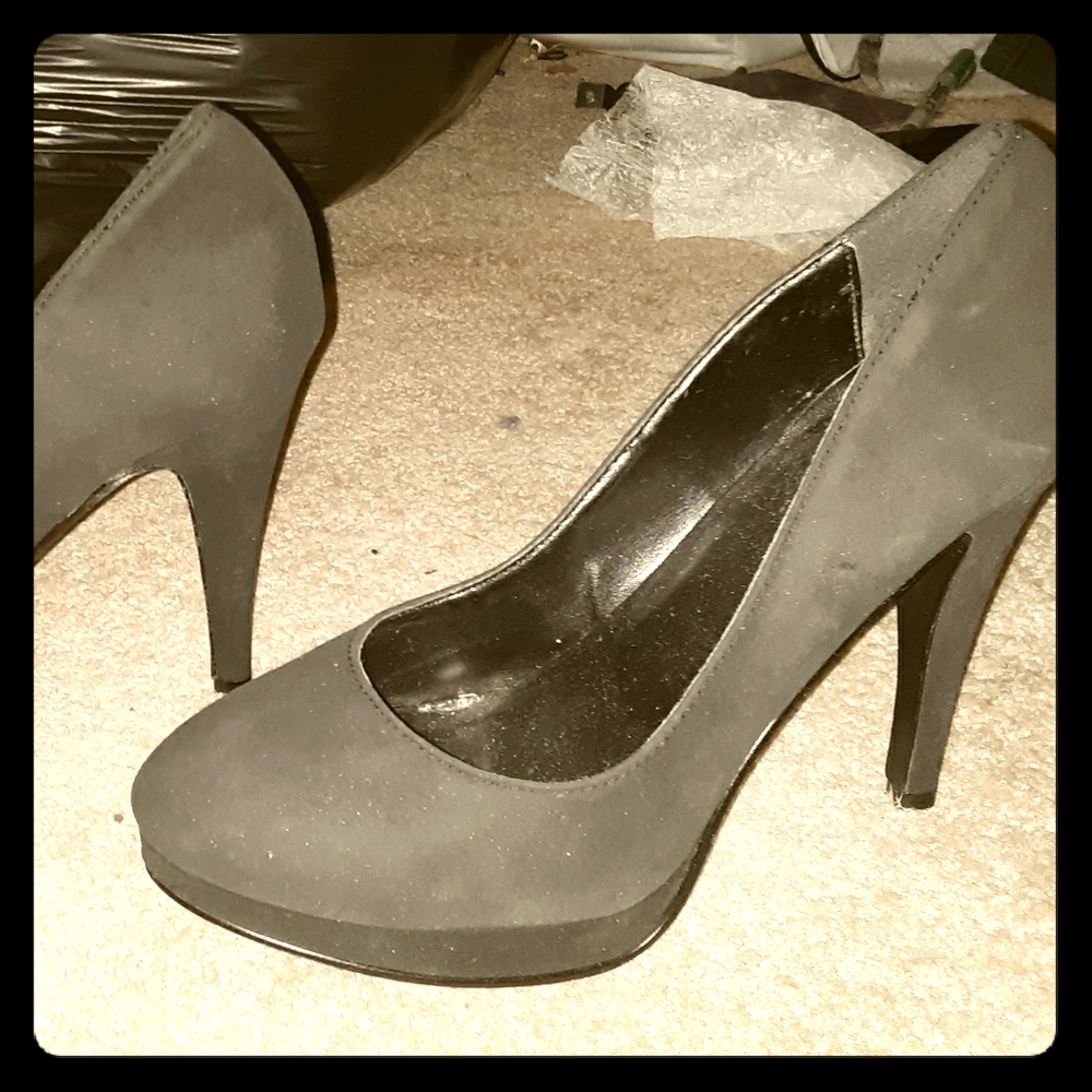 Delicious velvet heels